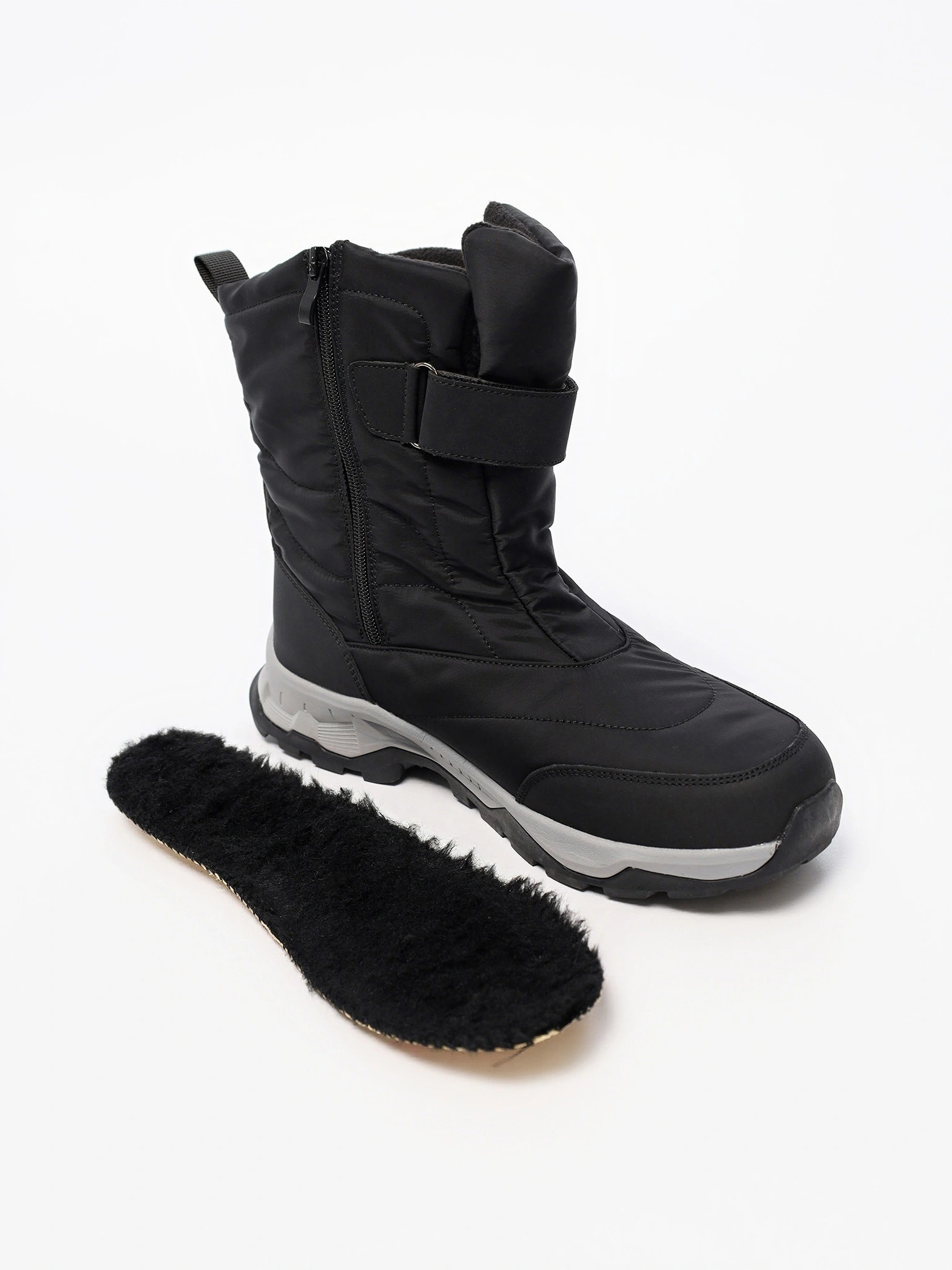 Дутики черного цвета на средней объемной подошве